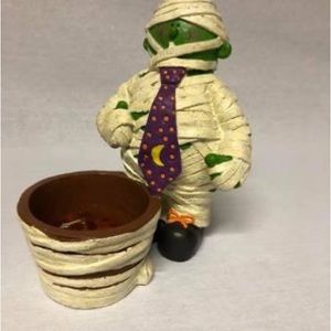 Mummy candle holder